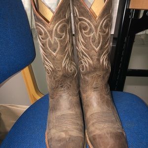 Men’s brown leather cowboy boots